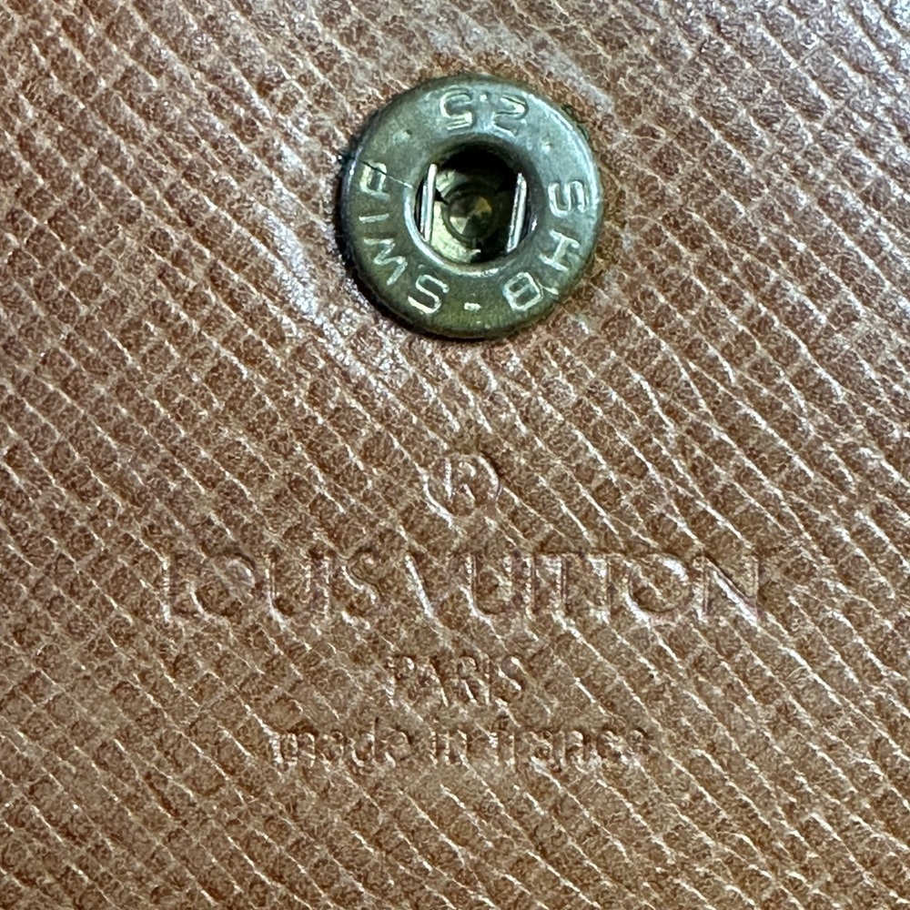 LOUIS VUITTON long passport wallet in monogram - Picture 14 of 17